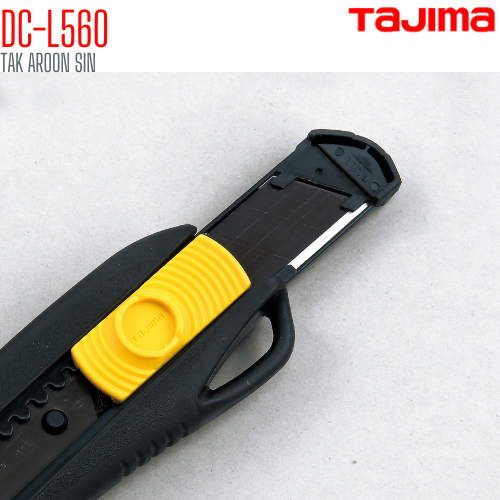 มีดคัตเตอร์ขนาดใหญ่ ปลายไขควงปากแบน 18 มม. TAJIMA DC-L560